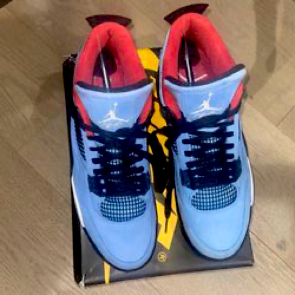 Jordan 4 Travis Scott